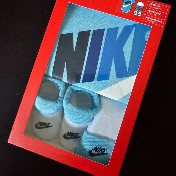 Baby Nike Bodysuit, Hat and Booties 3-PC Box Set Brand New In Box - Picture 2 of 5